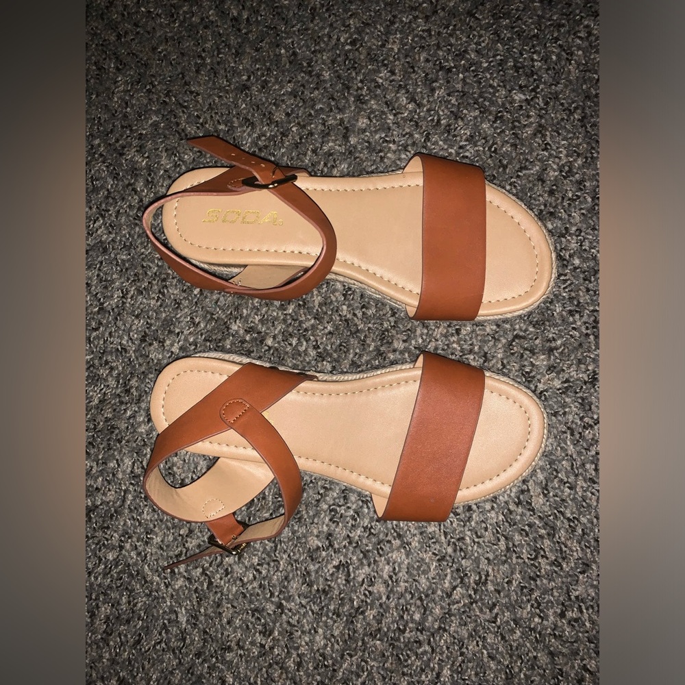 Women’s wedge sandals